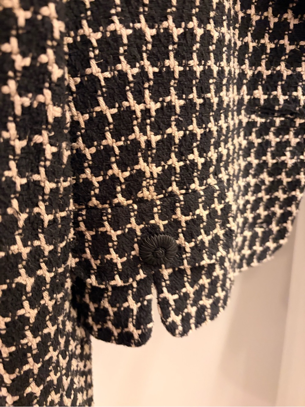 Women's Black & Cream Tweed Cropped Blazer - Classic Tailored Style - Picture 6 of 12